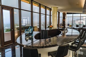 One 80 Suite | Living area