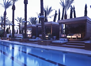 Couples treatment room(s), sauna, hot tub, steam room, body treatments