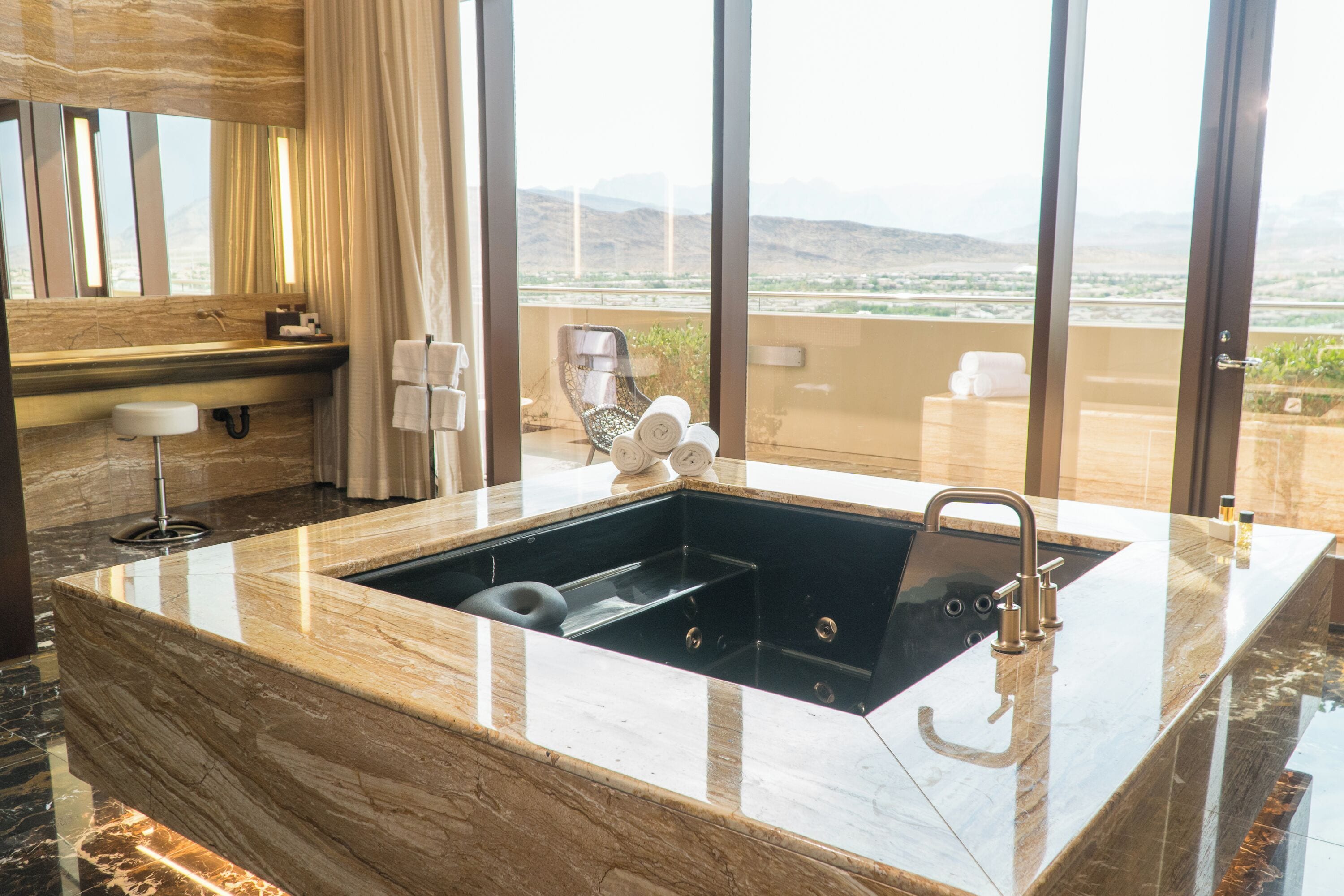 top of the rock | 1 bedroom, egyptian cotton sheets, premium bedding, pillow-top beds