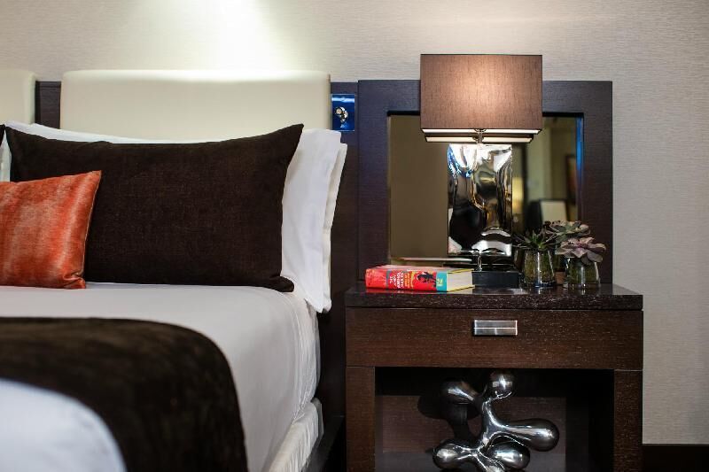 Egyptian cotton sheets, premium bedding, pillowtop beds, minibar