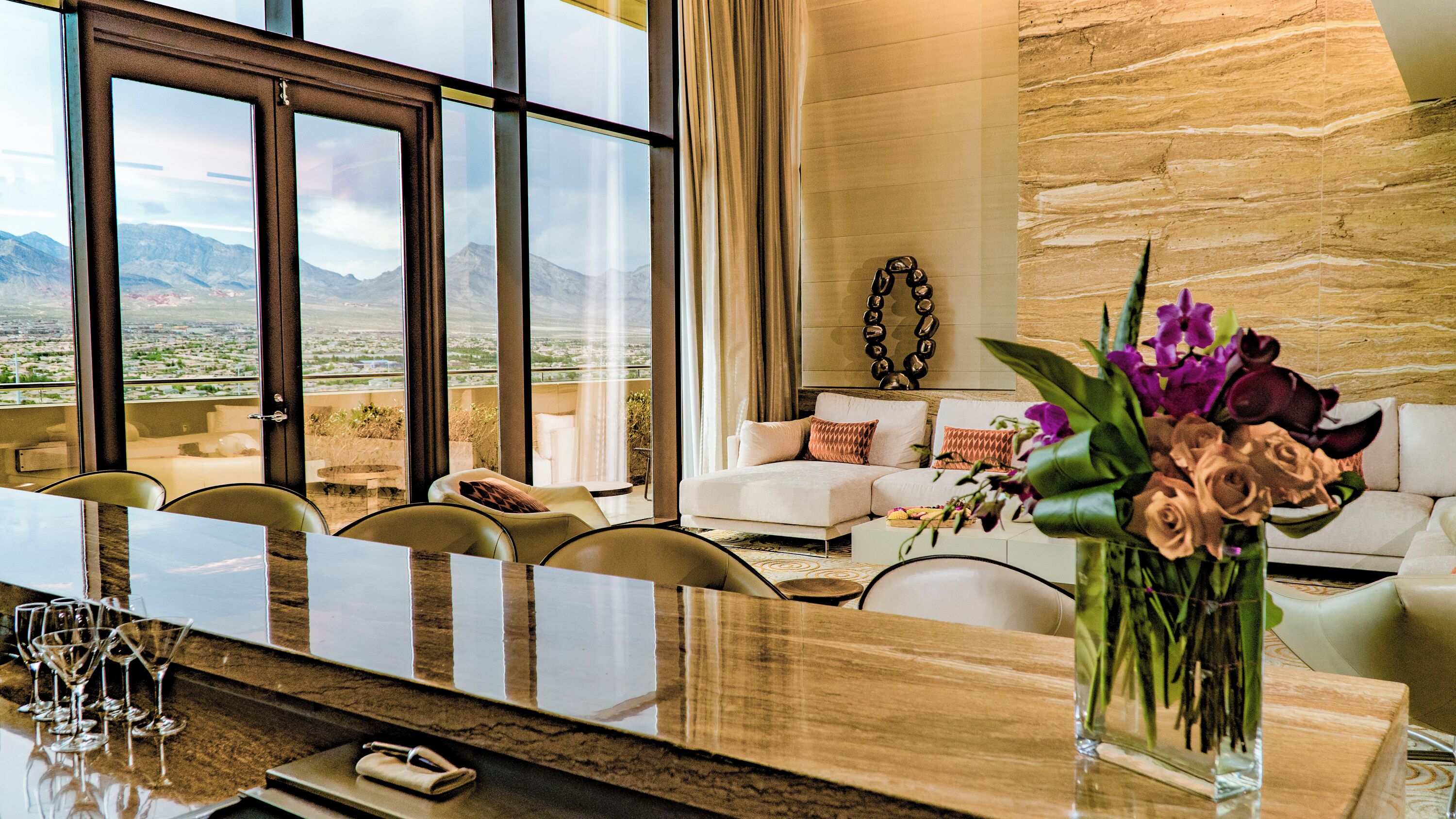 top of the rock | 1 bedroom, egyptian cotton sheets, premium bedding, pillow-top beds