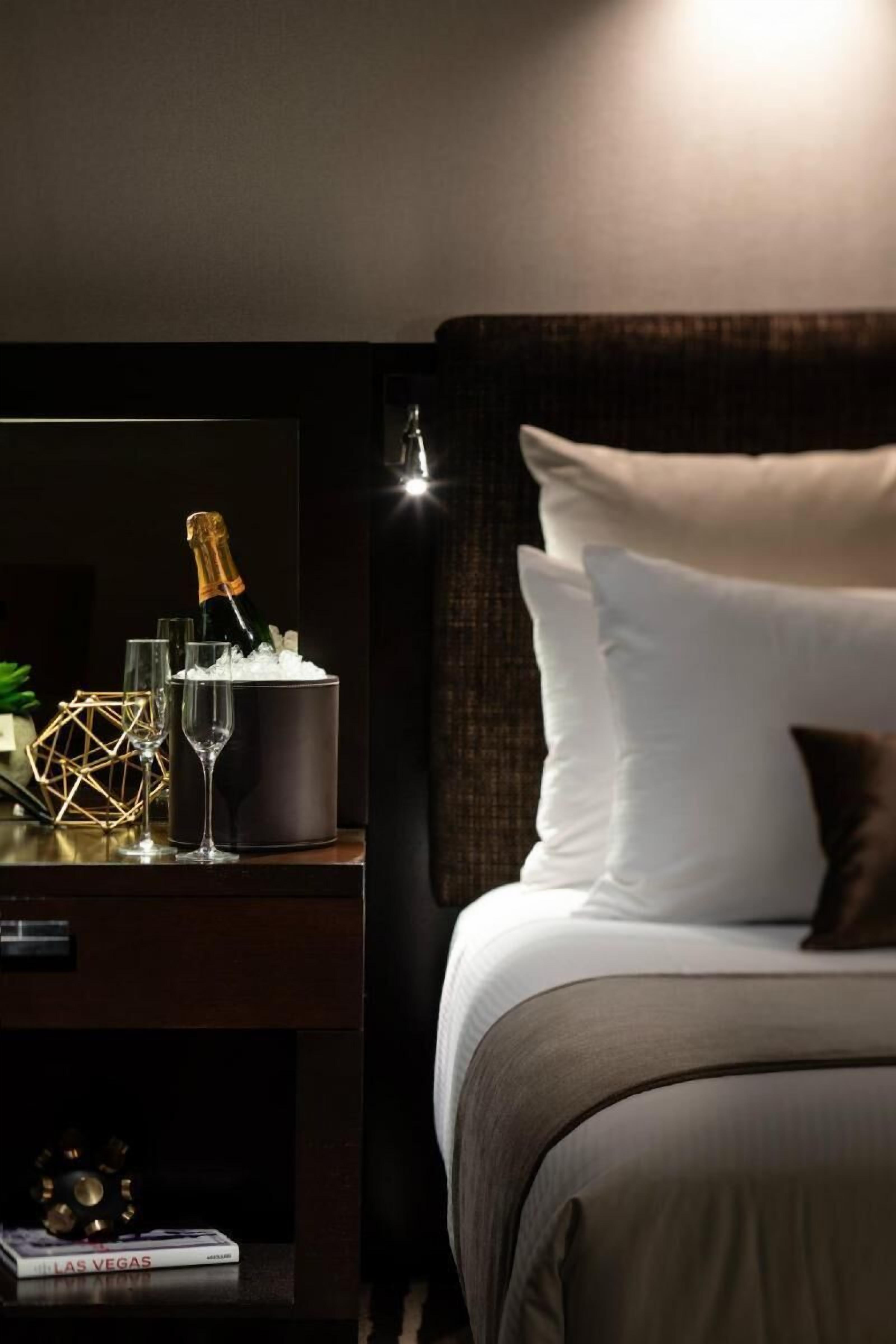 Egyptian cotton sheets, premium bedding, pillowtop beds, minibar