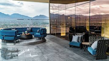 One 80 Suite | Pemandangan balkon
