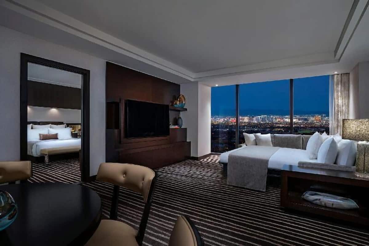 Egyptian cotton sheets, premium bedding, pillowtop beds, minibar