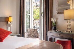 Superior Room Arc de Triomphe view with balcony | Premium bedding, in-room safe, desk, blackout curtains