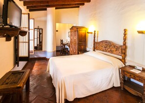 Caja de seguridad en la habitación, escritorio y cunas gratuitas 