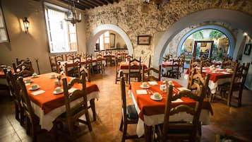 Se sirven desayunos, comidas y cocina mexicana