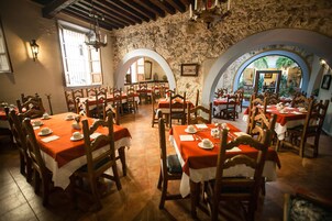 Breakfast and lunch served, Mexican cuisine