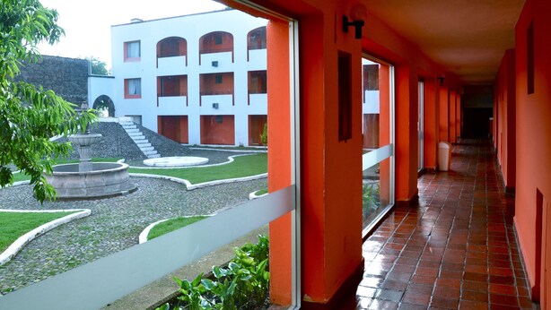 Unclassified image, 1 of 48, button - Misión La Muralla (Amealco)