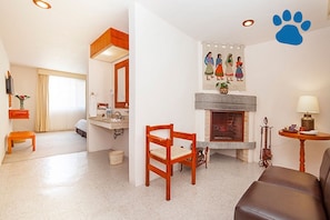 Suihku, ilmaiset hygieniatuotteet, hiustenkuivaaja, pyyhkeet