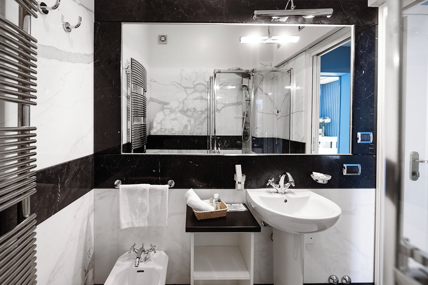 premium double or twin room, terrace | bathroom | free toiletries, hair dryer, slippers, bidet