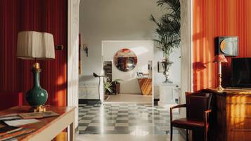 32-inch LCD TV with satellite channels, TV