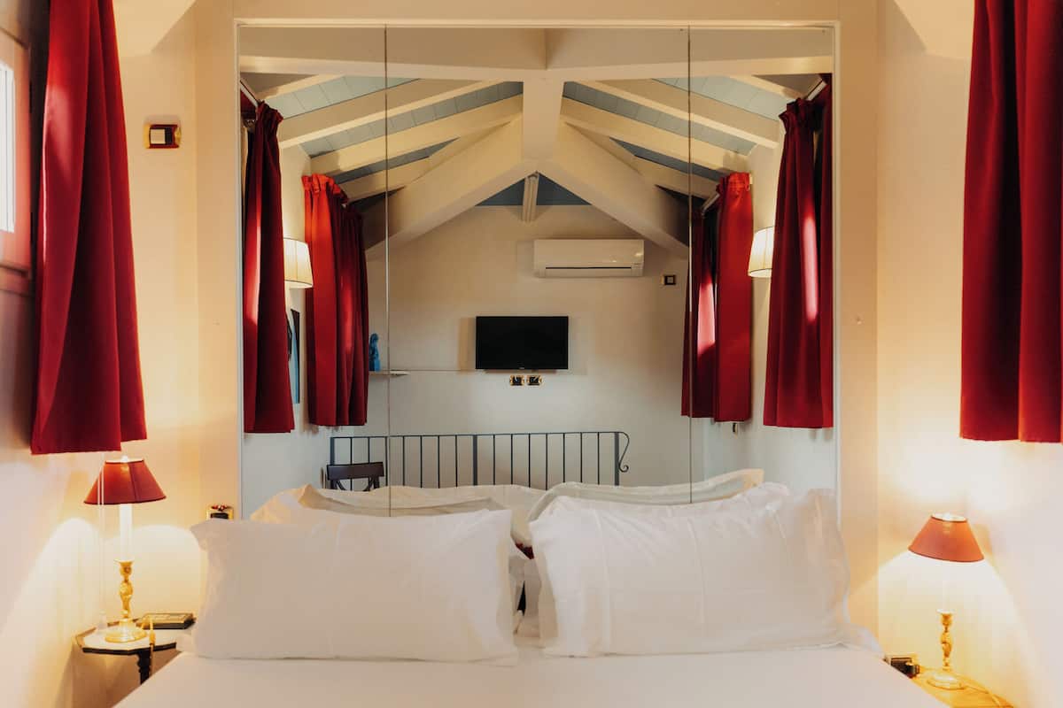 Habitación bÔsica doble | 1 habitación, ropa de cama de alta calidad y minibar