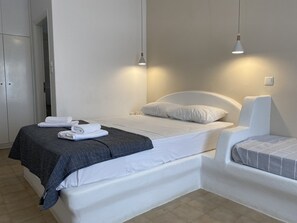 Chambre Triple, vue ville | Décoration personnalisée, ameublement personnalisé