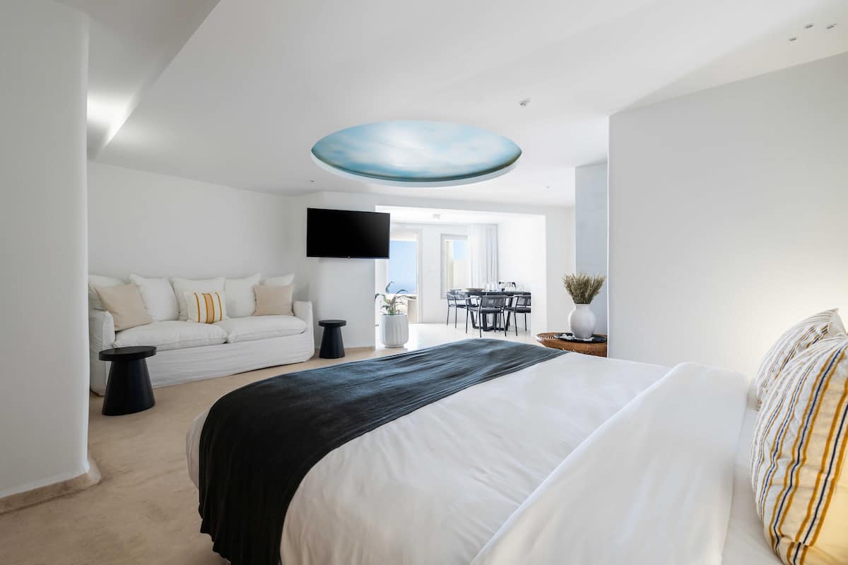 Executive Room Caldera View with Outdoor Mini Plunge Pool Quadruple