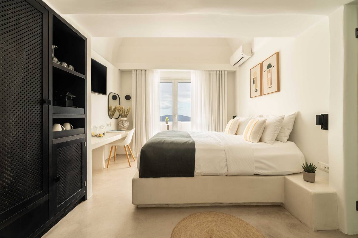 deluxe room caldera view quadruple | 1 bedroom, premium bedding, minibar, in-room safe