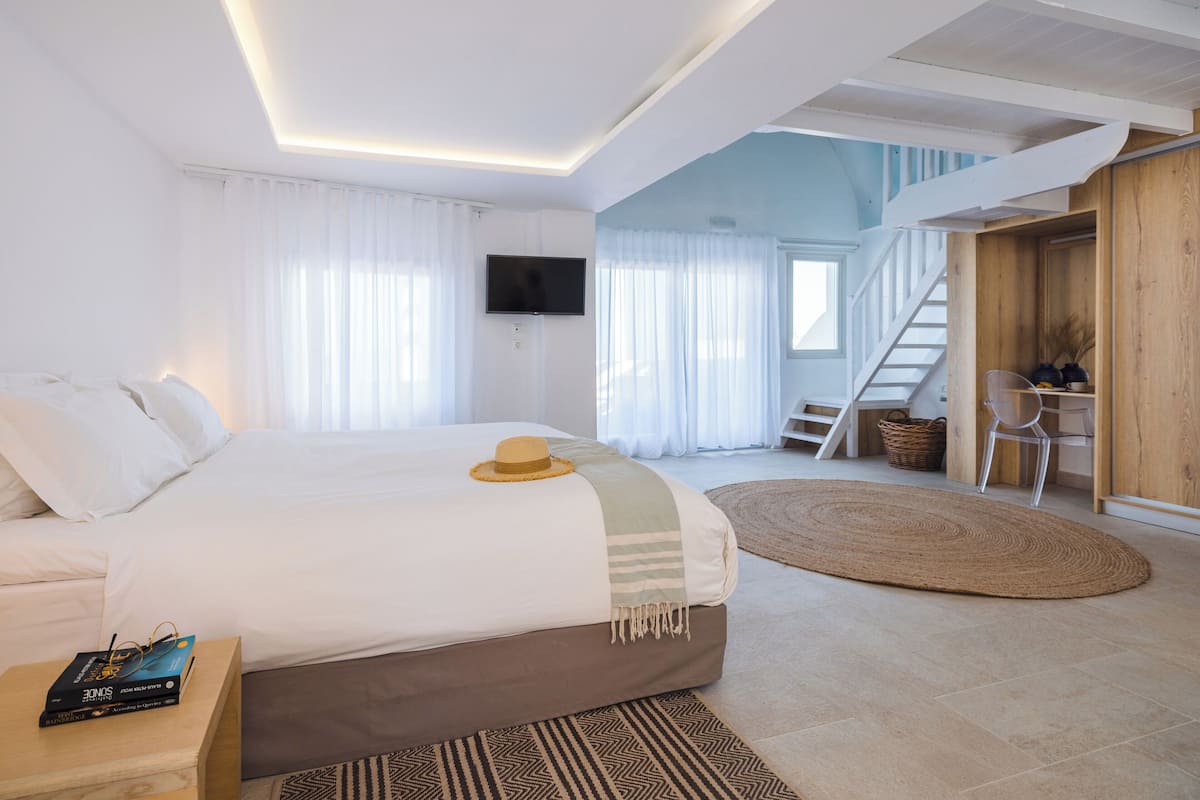 Rocabella Suite Caldera View with Outdoor Mini Plunge Pool Quadruple