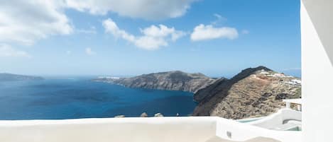 Executive Suite Caldera View with Outdoor Mini Plunge Pool Quadruple | Terrasse/Patio