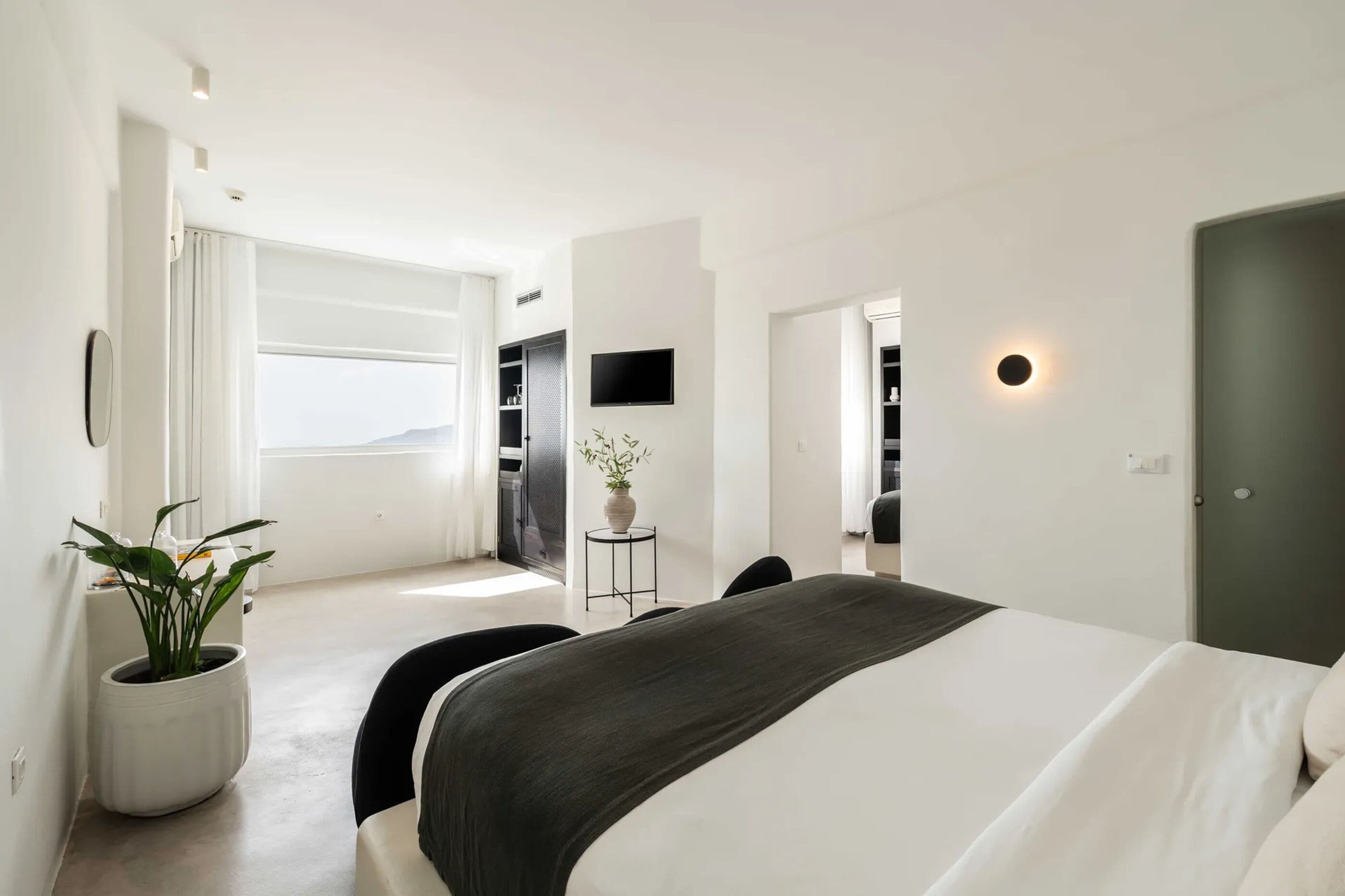 Suite Caldera View with Outdoor Mini Private Pool Quadruple | 高档床上用品、迷你吧、客房内保险箱、特色装修