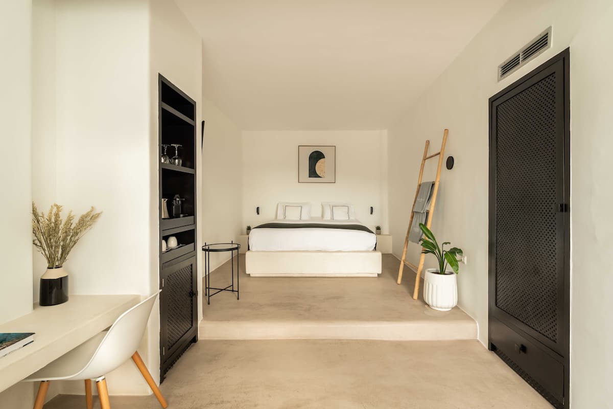 Premium Room Caldera View with Outdoor Mini Plunge Pool Double