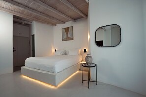 Premium Room Caldera View with Outdoor Mini Plunge Pool Double | Premium bedding, minibar, in-room safe, individually decorated - Rocabella Santorini Hotel & SPA  (Santorini)