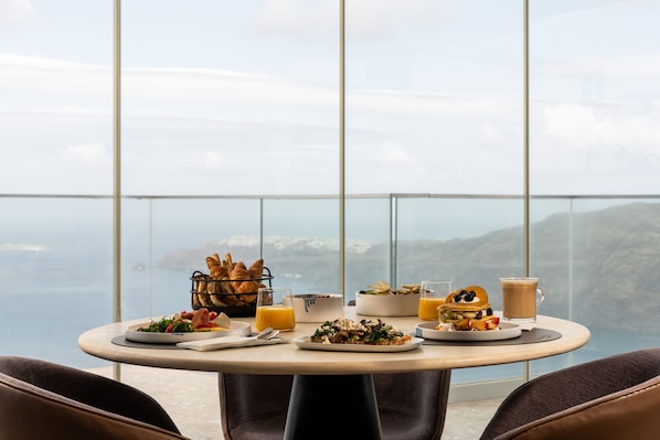 Daily cooked-to-order breakfast for a fee - Rocabella Santorini Hotel & SPA  (Santorini)