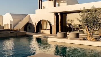 3 outdoor pools, pool umbrellas, sun loungers