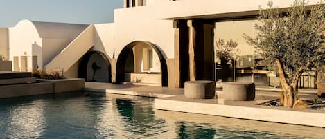 3 outdoor pools, pool umbrellas, sun loungers