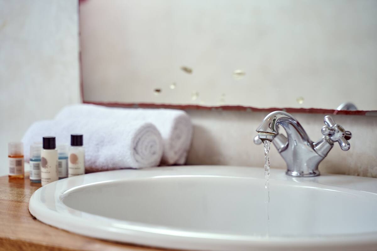 suite, sea view | bathroom | shower, free toiletries, hair dryer, towels