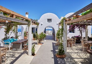 Breakfast, lunch, dinner served; Greek cuisine, pool views  - Finikia Memories Hotel (Santorini)