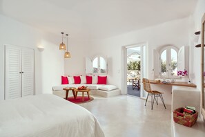 Superior-Doppelzimmer, Poolblick | Hochwertige Bettwaren, Zimmersafe, individuell dekoriert