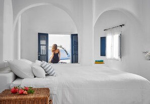 Superior Studio Suite, Sea View | Premium bedding, in-room safe, individually decorated - Finikia Memories Hotel (Santorini)