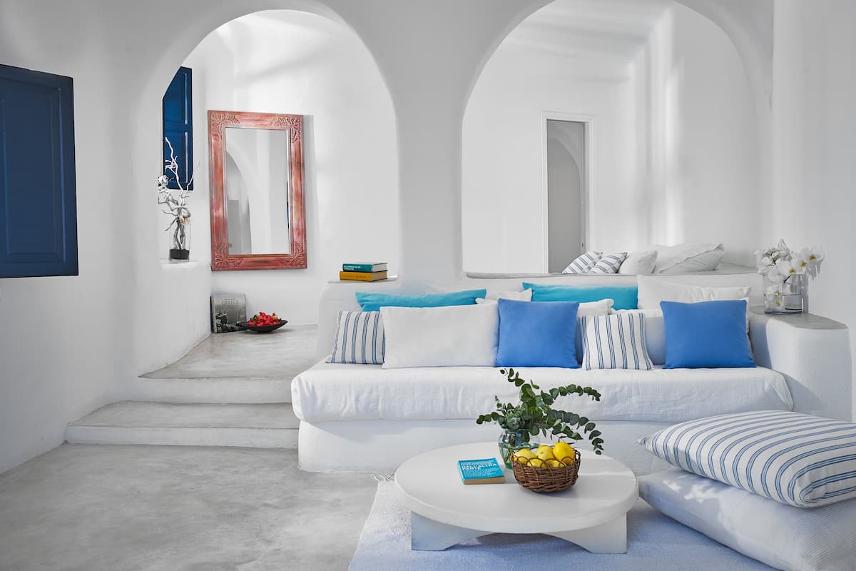 Superior Studio Suite, Sea View | Living area