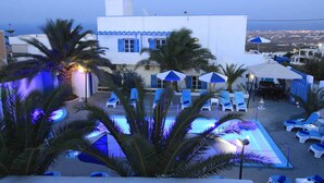 Front of property - Margarita Hotel Santorini (Santorini)