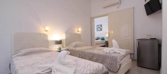 Margarita Hotel Santorini