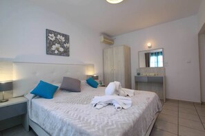 Camera quadrupla, 2 camere da letto | Una cassaforte in camera, tende oscuranti, ferro/asse da stiro