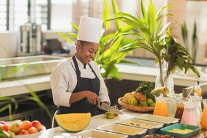 2 restaurantes; se sirven desayunos 