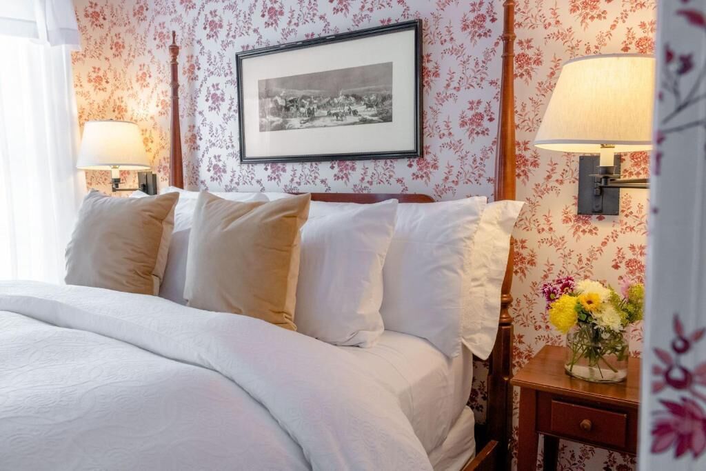 egyptian cotton sheets, premium bedding, down duvets, pillow-top beds