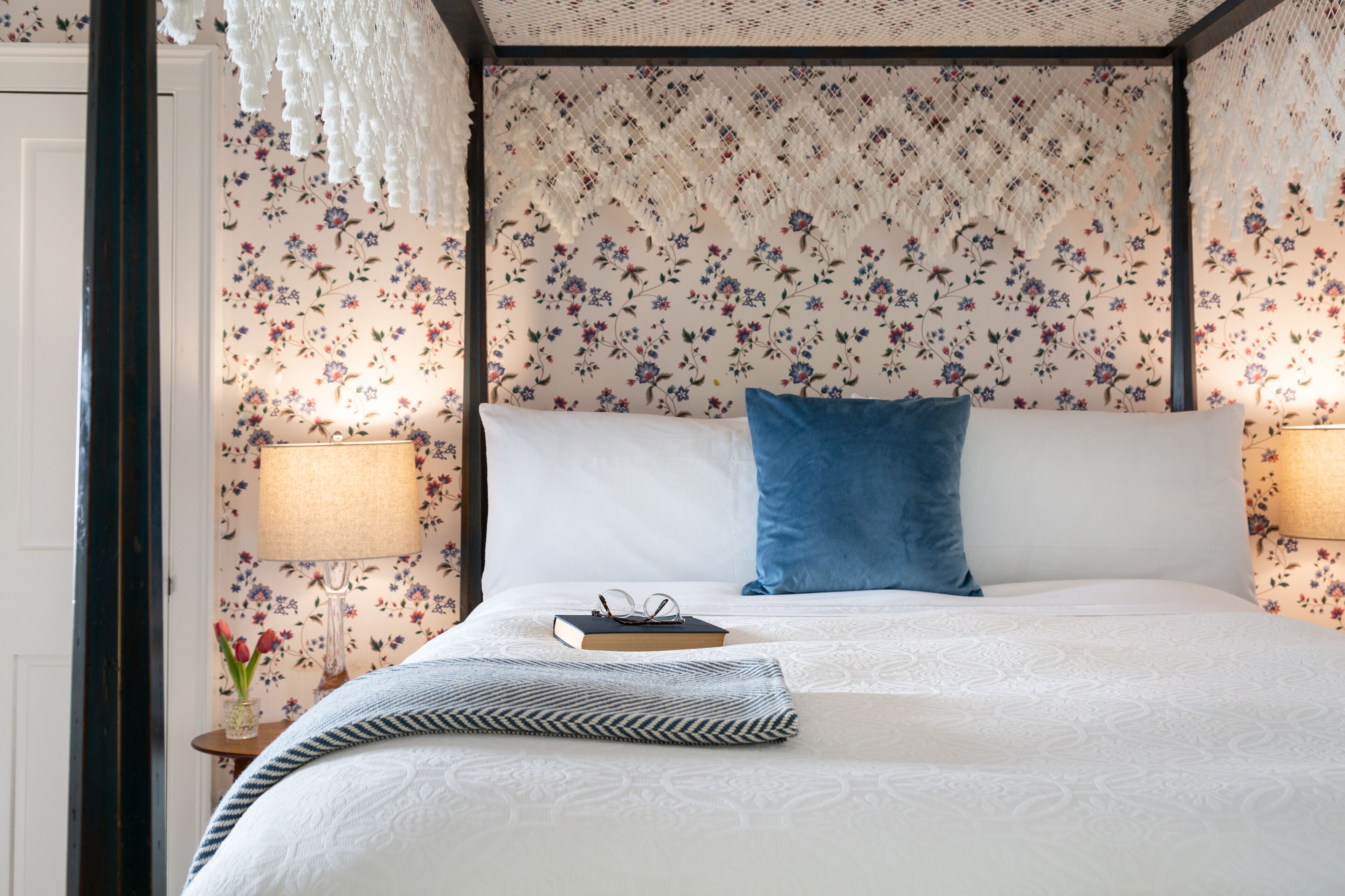 tavern room, 1 queen bed | egyptian cotton sheets, premium bedding, down duvets, pillow-top beds