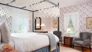 Tavern Room, 1 Queen Bed | Egyptian cotton sheets, premium bedding, down comforters, pillowtop beds
