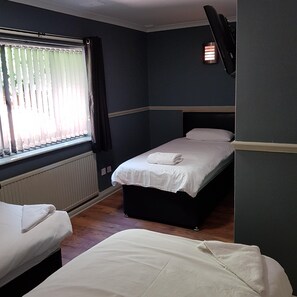 Standard Triple Room | Desk, iron/ironing board, free WiFi, bed sheets