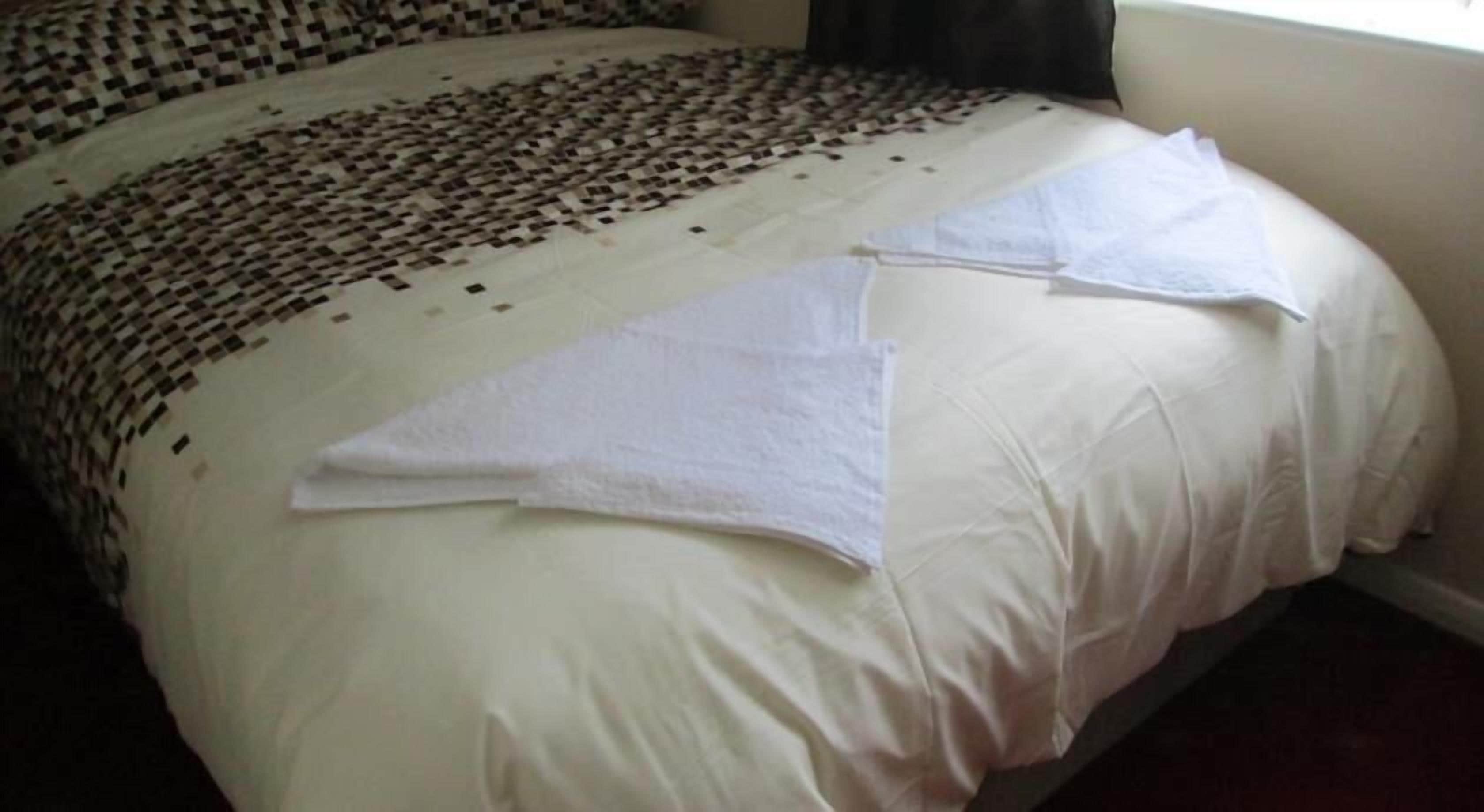 Double Room | Desk, iron/ironing board, free WiFi, bed sheets