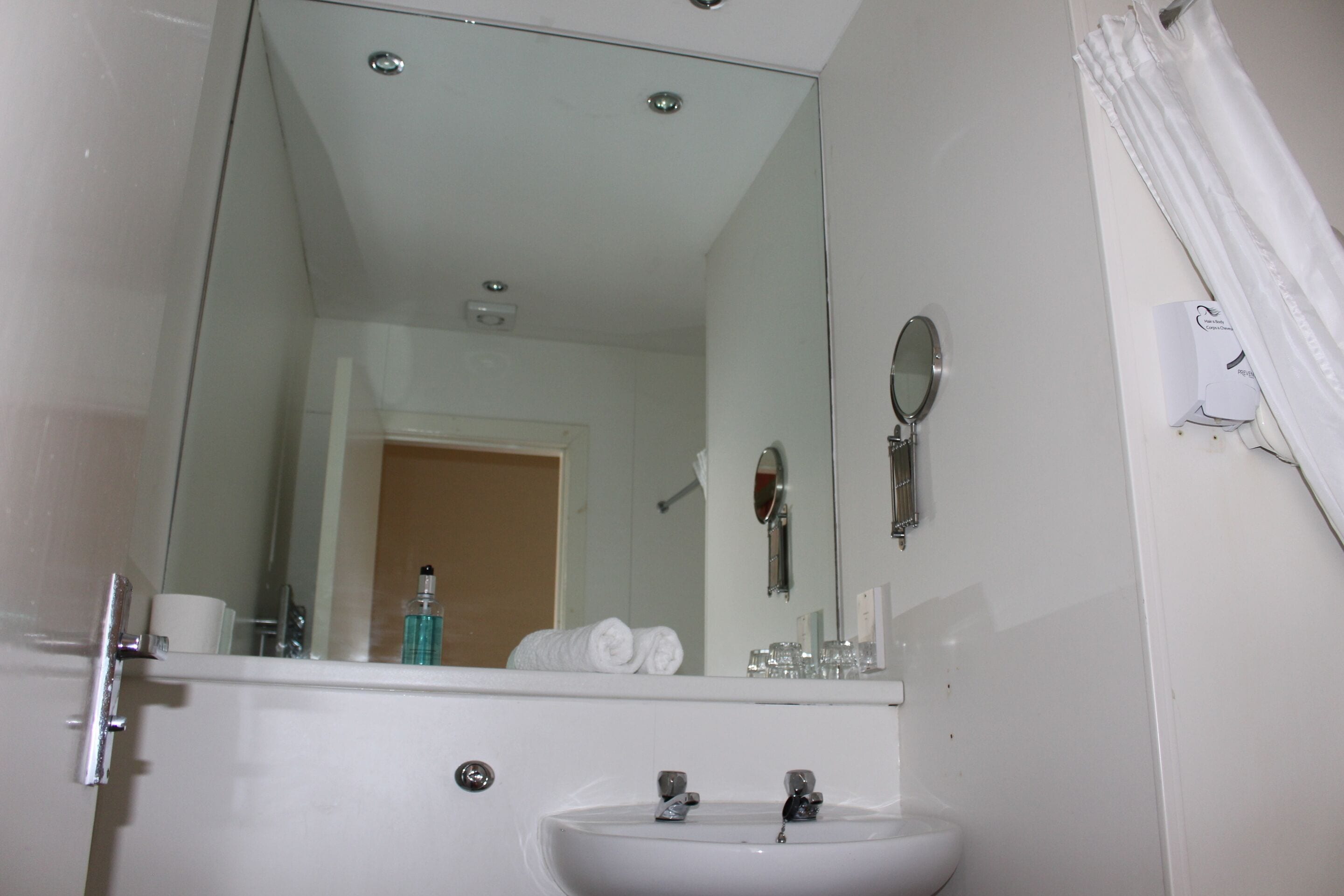 standard double room, ensuite | bathroom