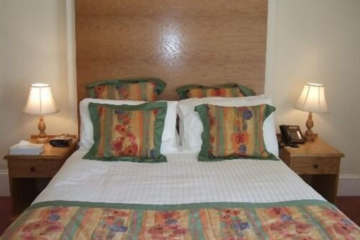 Quarto casal standard, suíte | Roupa de cama