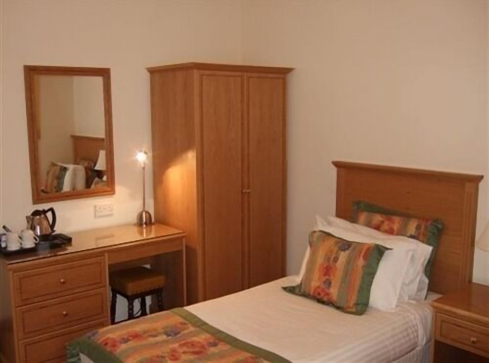 single room, ensuite
