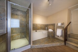 Free toiletries, hair dryer, bathrobes, slippers - The Talbot Hotel, Oundle, Northamptonshire (Peterborough)