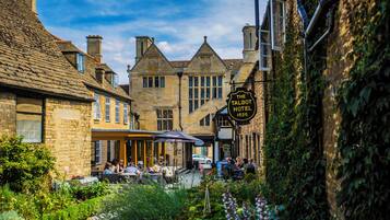 A historic stone building with a sign for 'The Talbot Hotel' dating back to 1626.