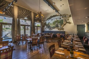 Se sirven desayunos, almuerzos y cenas; cocina local