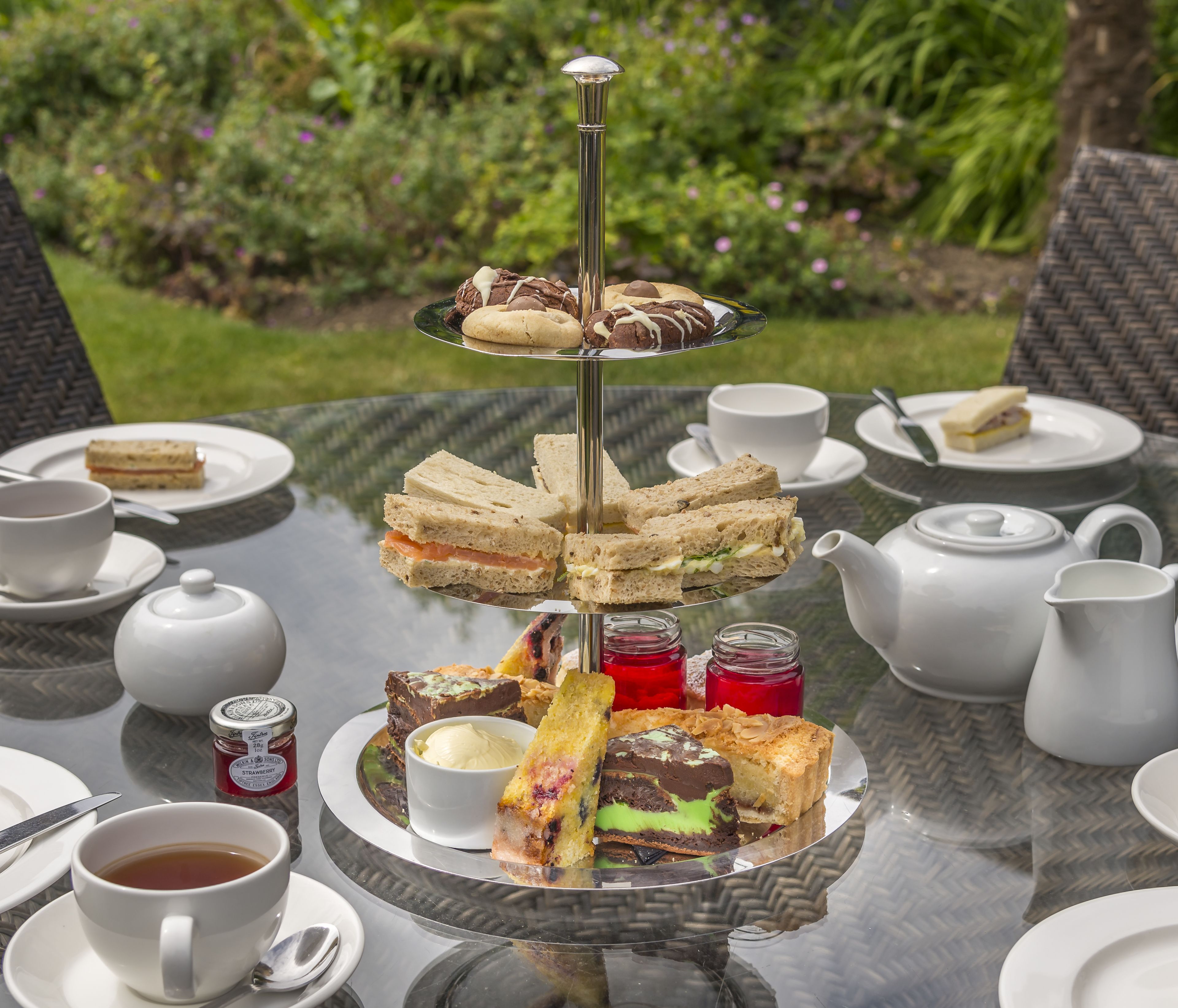 Breakfast, lunch, dinner served; local cuisine 