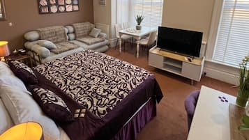 Deluxe Suite, Shared Bathroom